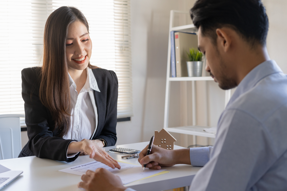 Salesmen,Are,Letting,The,Male,Customers,Sign,The,Sales,Contract,